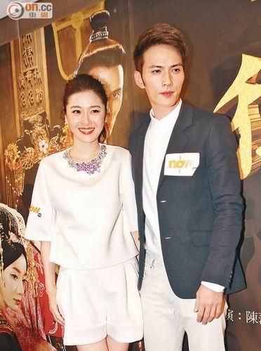 周丽淇与男友甜蜜合照 徐正曦称加油快求婚